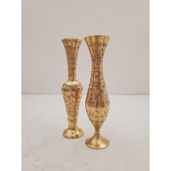 Vintage Etched Flower Pattern Brass Vase - Aged Vintage Patina - Made in India - - Picture 2 of 10